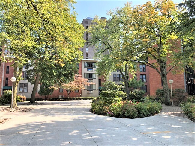 Building Photo - 6 Juniper St