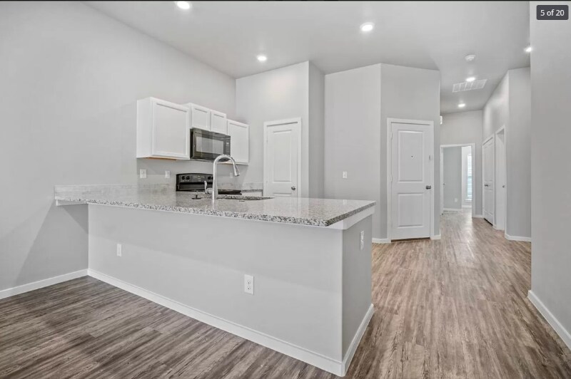 Primary Photo - 2111 N Avenue J
