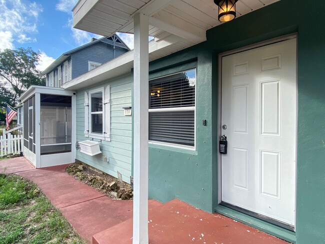 Building Photo - 2 Bedroom, 1 Bath Duplex in Groveland - Pr...