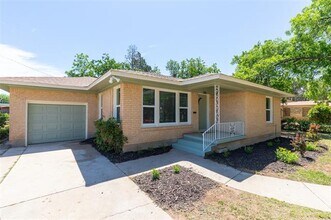 Building Photo - 473 College Dr