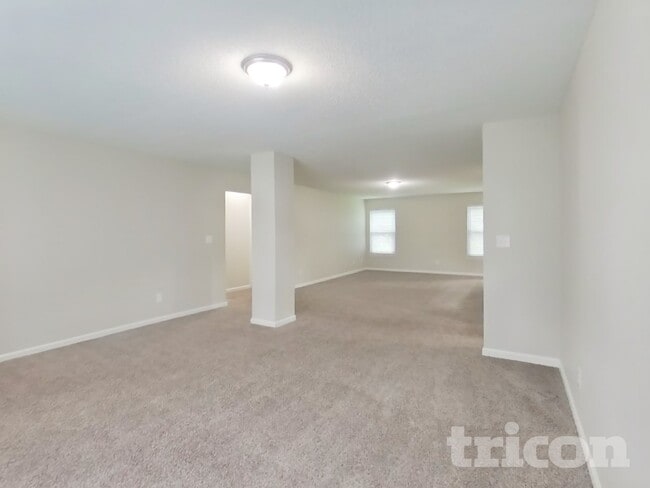 Building Photo - 2880 Lakestream Dr