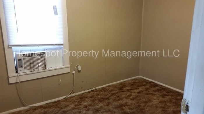 Foto del edificio - 215 W 5th St