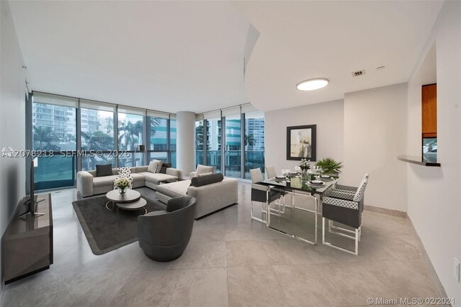 Foto del edificio - 1331 Brickell Bay Dr