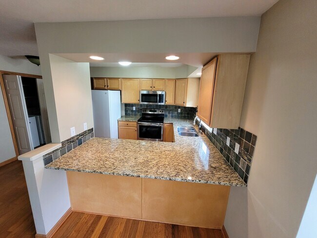 Granite countertops, ample storage and great appliances in the kitchen. - 4050 W Babcock St