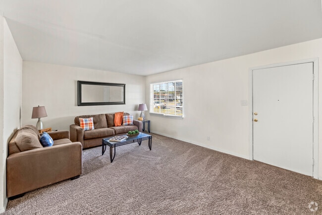 2BR, 1BA - 911SF - Living Room - Country Club Estates