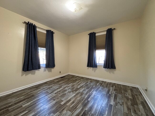 Foto del edificio - 521 Normandy Rd