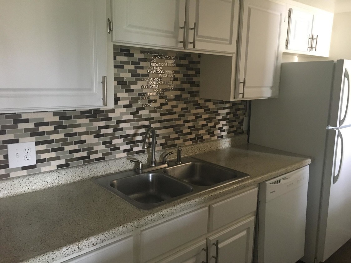 Primary Photo - 7141 N 19th Ave