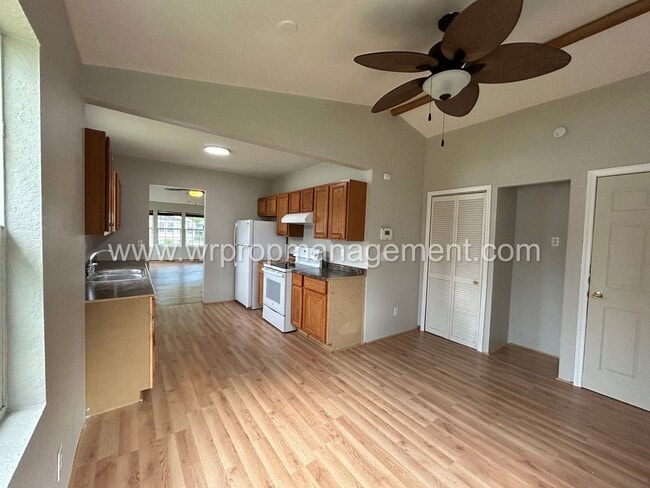 Building Photo - 1024 Elysian Ave