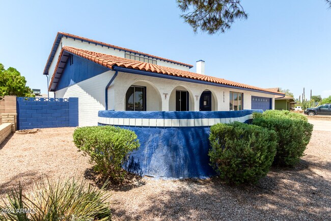 Building Photo - 2058 E Oxford Dr