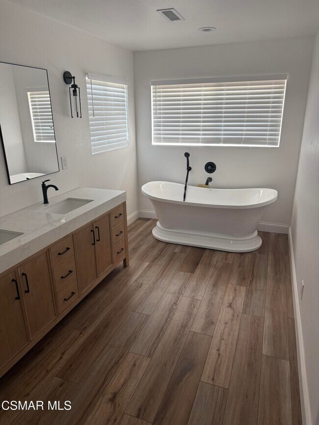 Foto del edificio - 400 N Steckel Dr