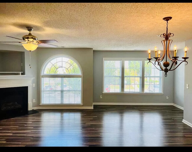 Building Photo - 3481 Forestdale Dr