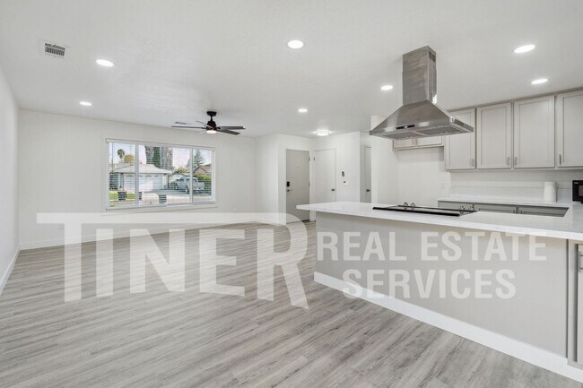 Foto del edificio - 5012 Harebell Ct