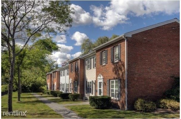 Foto del edificio - 1350 Forest Ave
