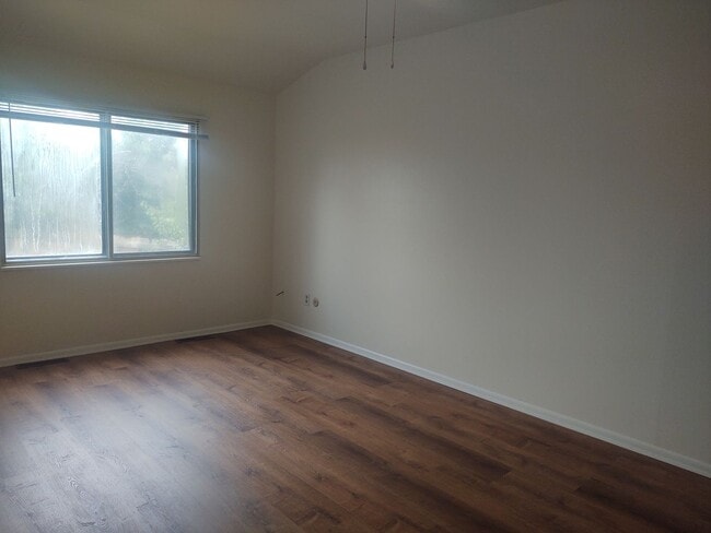 Building Photo - Charming Ranch-Style Home in Central Westm...