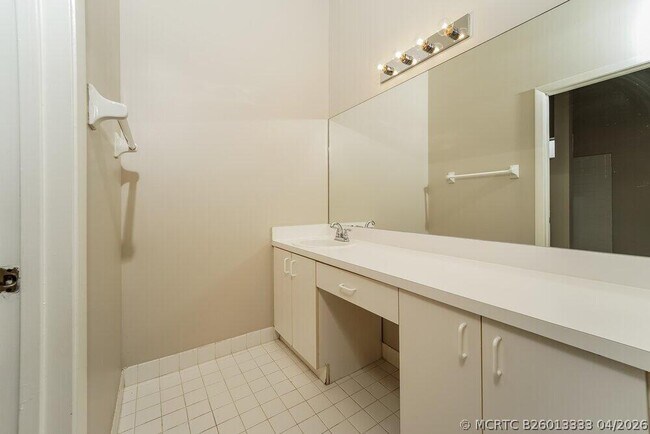Building Photo - 6642 NW 42nd Ave