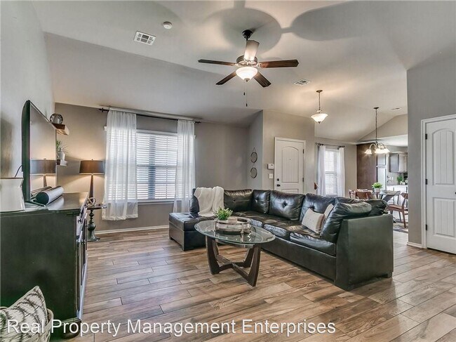 Building Photo - 3 br, 2 bath House - 5609 Clearwater Dr