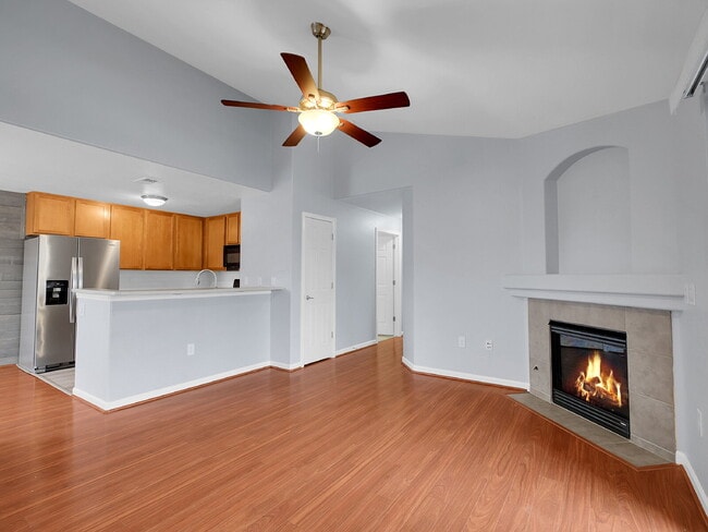 Foto del edificio - $2,050.00, Gorgeous 2-bed, 2-bath condo lo...