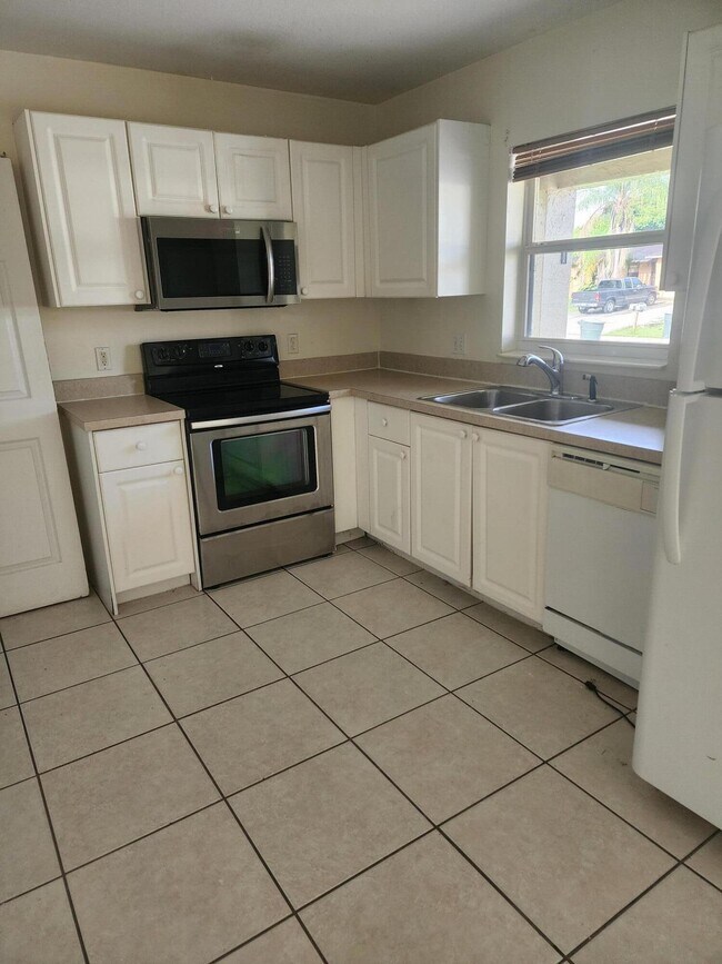 Foto del edificio - 4480 Timber Ridge Ln