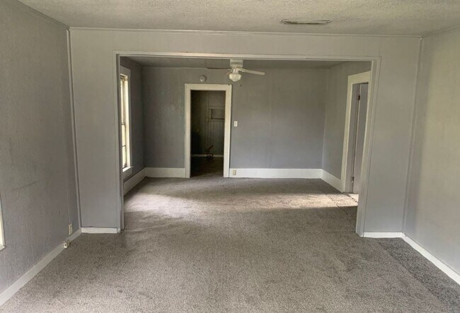 Building Photo - Quaint Shreveport Home