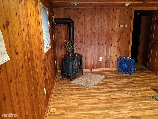 Building Photo - 1 br, 1 bath House - 21021 Juno Avenue North