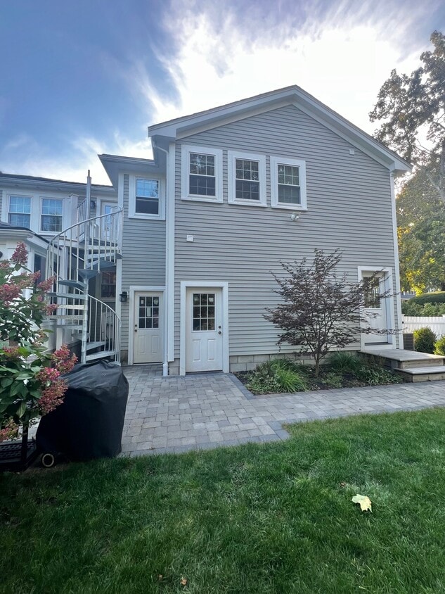 Primary Photo - 19 Bernard Rd