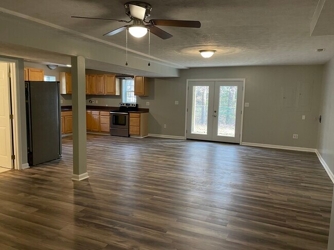 Foto del edificio - 20760 Poplar Ridge Rd