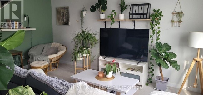 Photo du bâtiment - 61 Teelin Cir