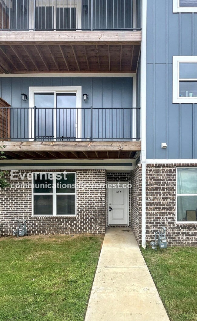 Building Photo - 1063 Montague Pl
