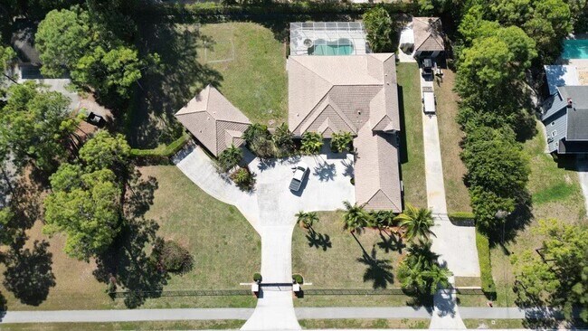 Building Photo - 8700 Palomino Dr