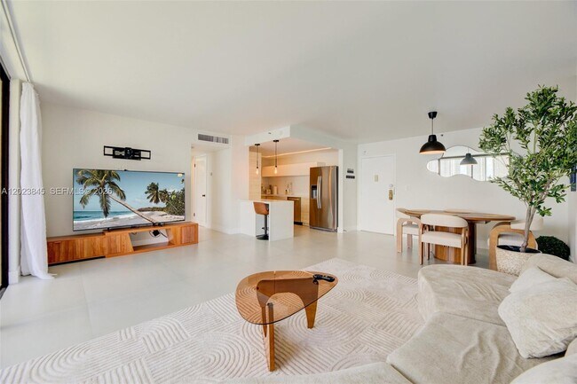Foto del edificio - 17500 N Bay Rd