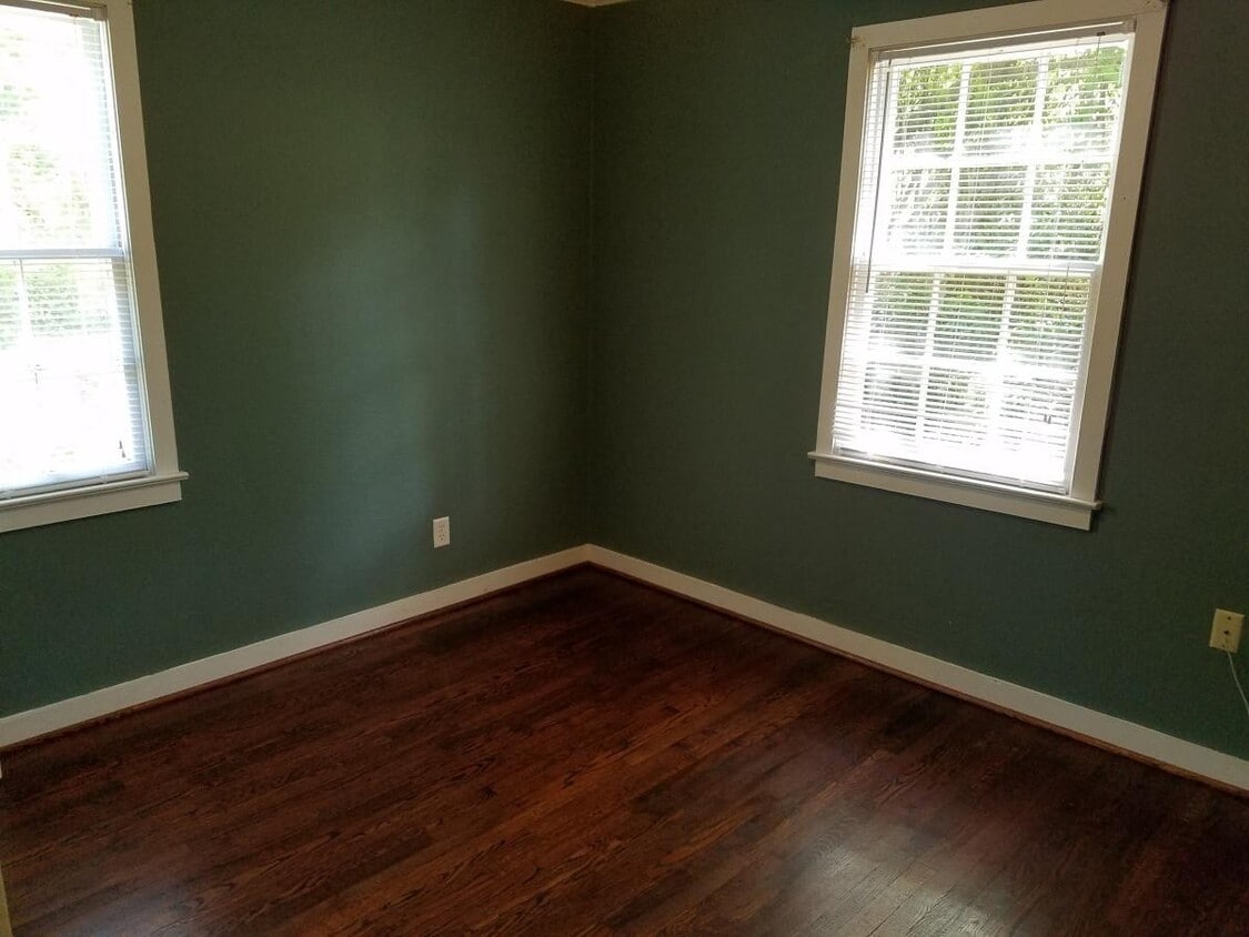 Primary Photo - 3 Sherwood Ln