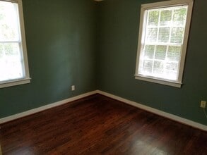 Building Photo - 3 Sherwood Ln