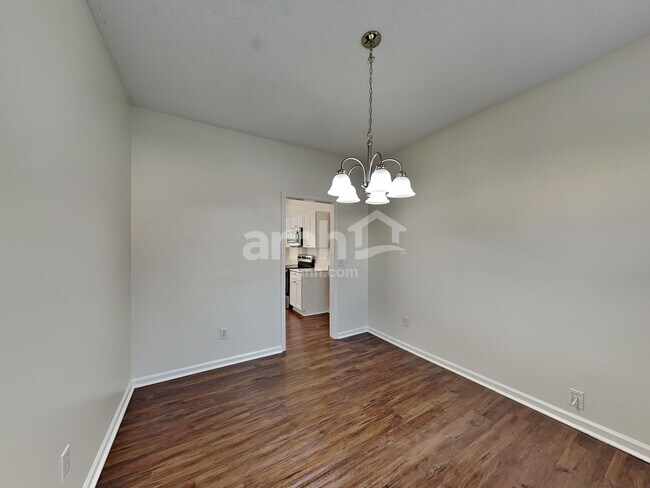 Foto del edificio - 6808 Brancusi Court