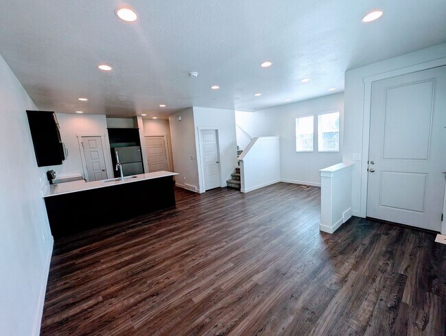 Foto del edificio - Gorgeous Townhome!!!