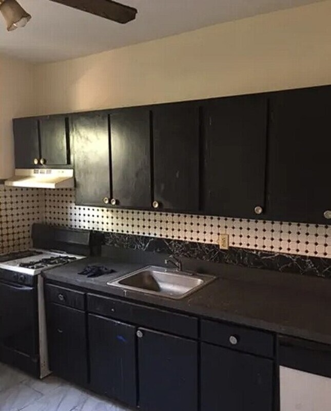 Foto del edificio - 6431 Grays Ave