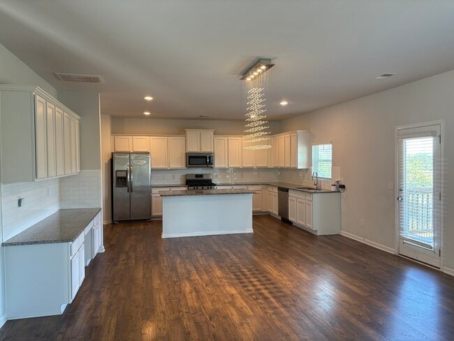 Building Photo - 407 Lakemont Dr