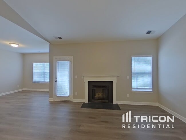 Building Photo - 559 Clearwater Dr