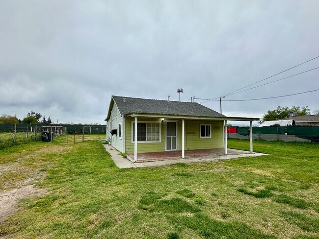 Foto del edificio - Country living 2 bedroom 1 bathroom house ...