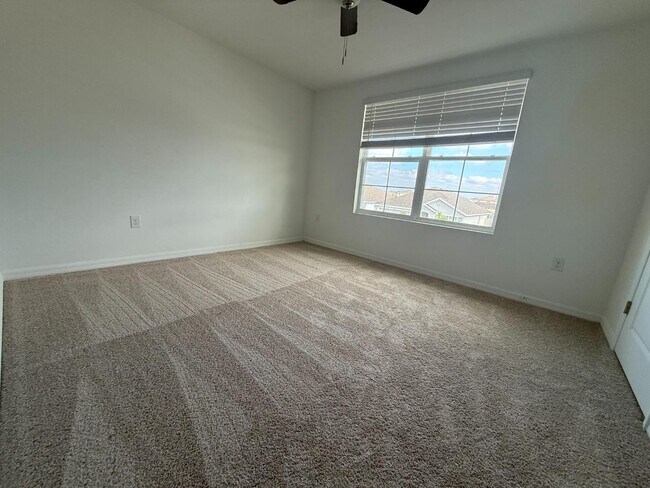 Foto del edificio - 16769 Parker River St
