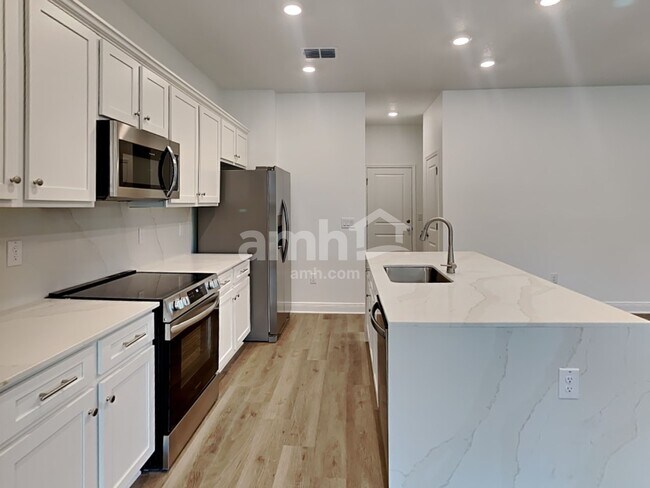 Building Photo - 6567 Atlantic Bch Ave