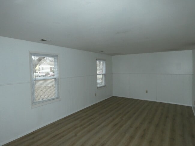 Building Photo - 5045 NE 56th Pl