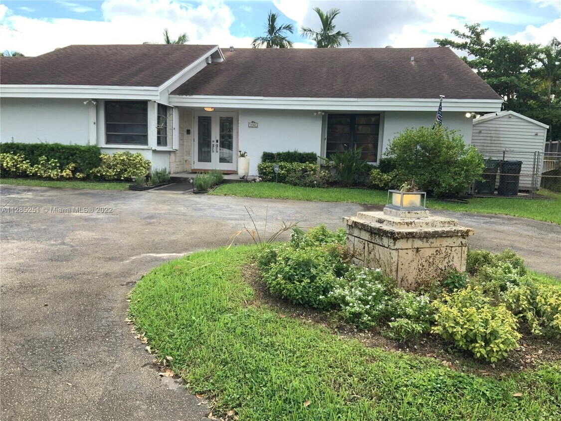 5780 SW 59th Pl, South Miami, FL 33143 House Rental in South Miami