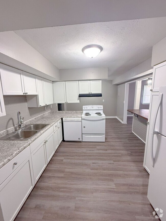 Building Photo - 235 Eastland Dr