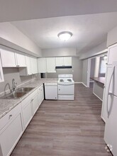 Building Photo - 235 Eastland Dr