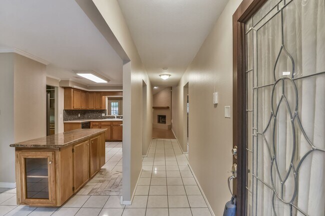Foto del edificio - Offered by Precision Realty and Management...