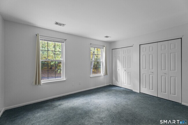 Building Photo - 213 Oakland St