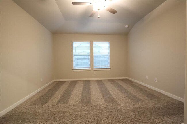 Building Photo - 6926 Lebec Dr