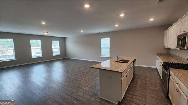 Foto del edificio - 400 Grey Falcon Ave