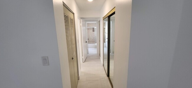 hall - 7705 SW 86th St Apartment