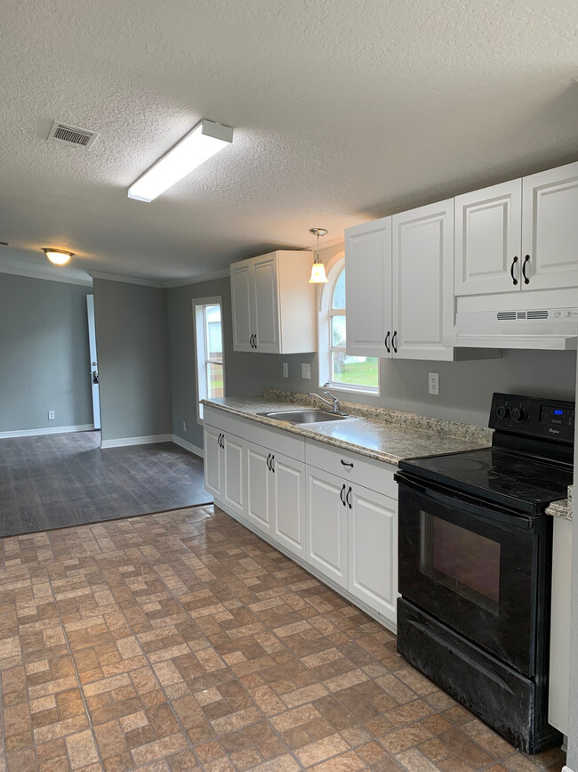 Building Photo - 4240 Willow Oak Rd